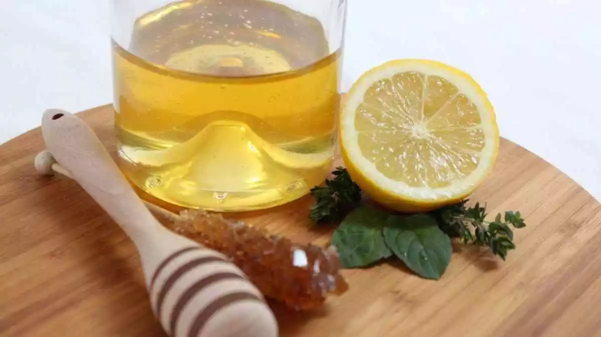 Infusión de miel y limón