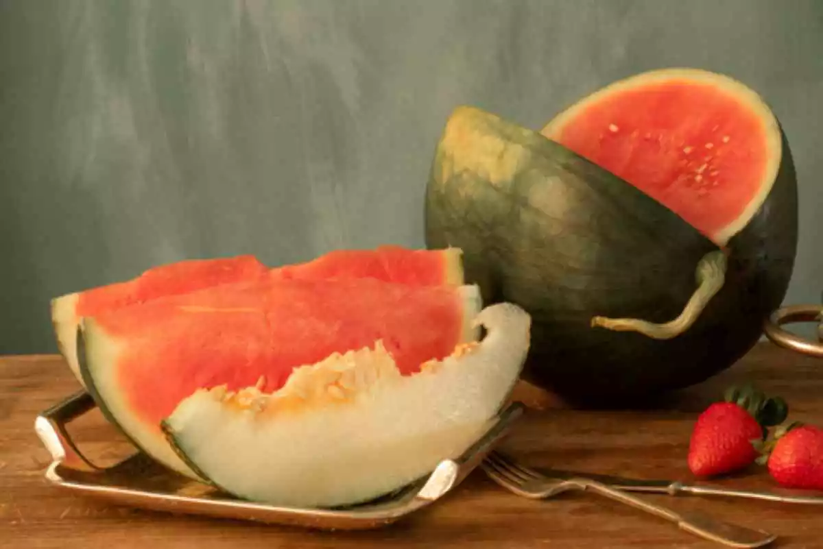 Fotografía de una sandía y un melón