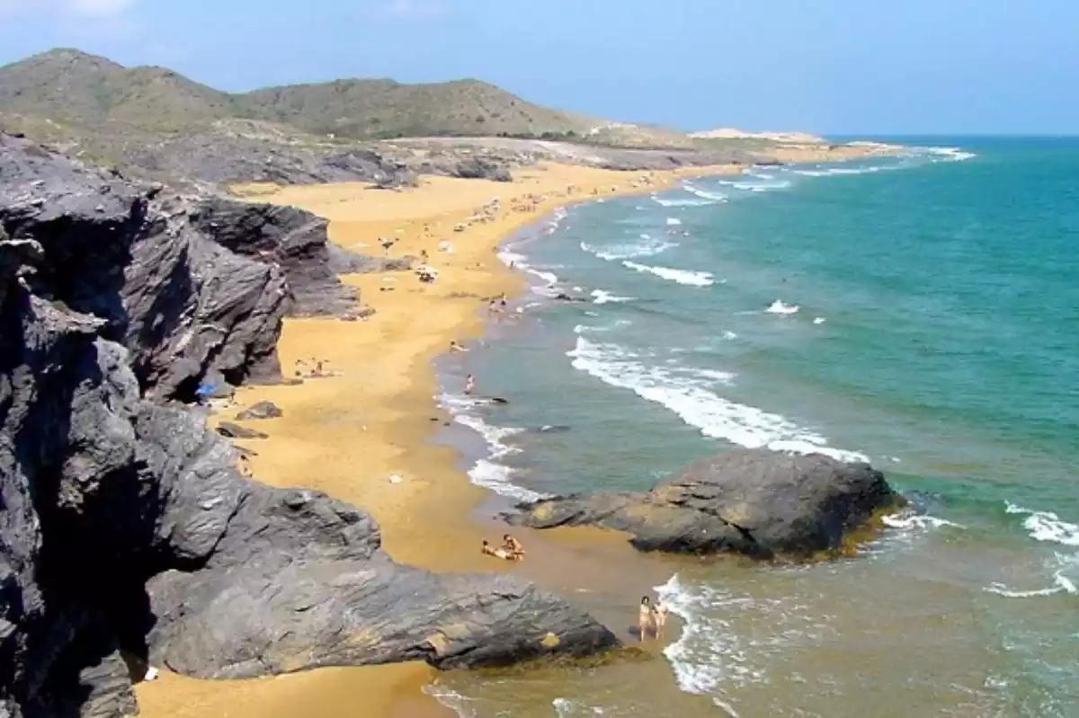 Imagen de una playa de La Manga de Murcia
