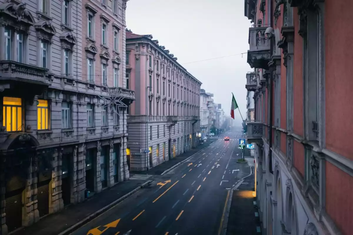 Calles vacías en la ciudad de Bérgamo, Italia