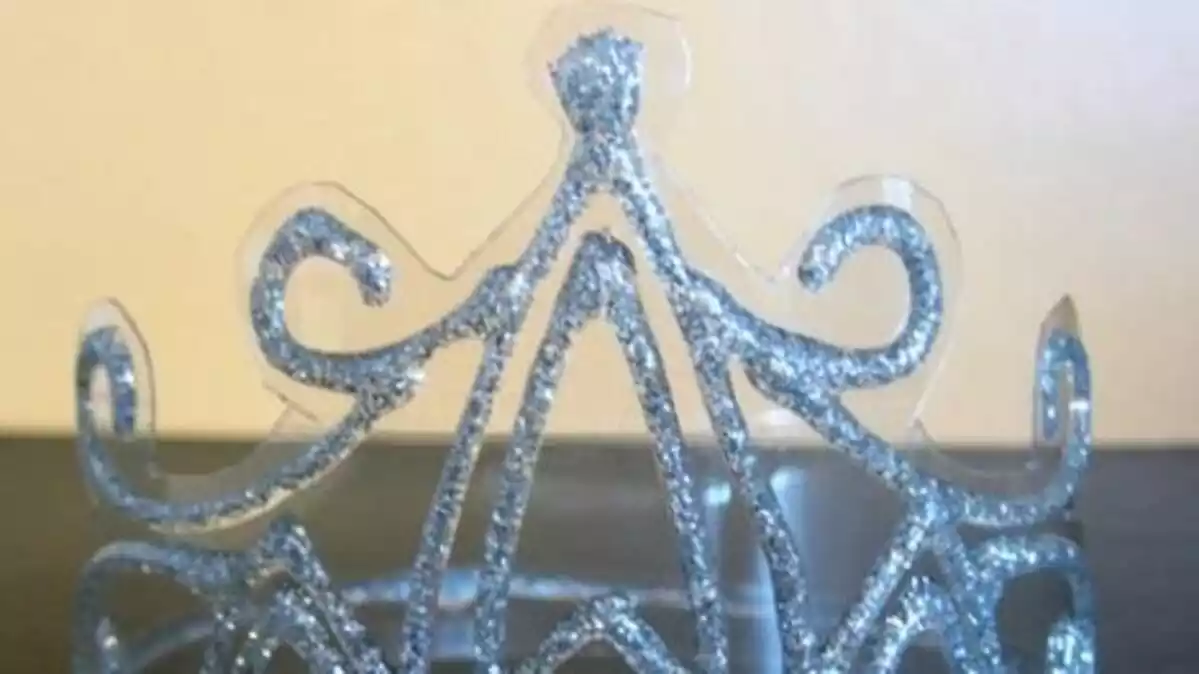 Corona de Princesa con Botella de Plástico