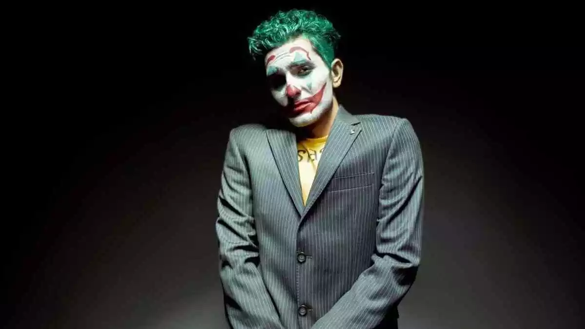 Hombre disfrazado de Joker