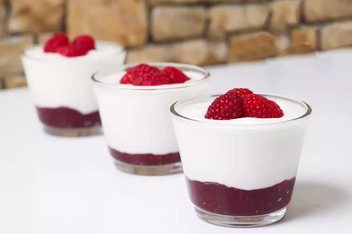 3 vasos de gelatina de yogurt