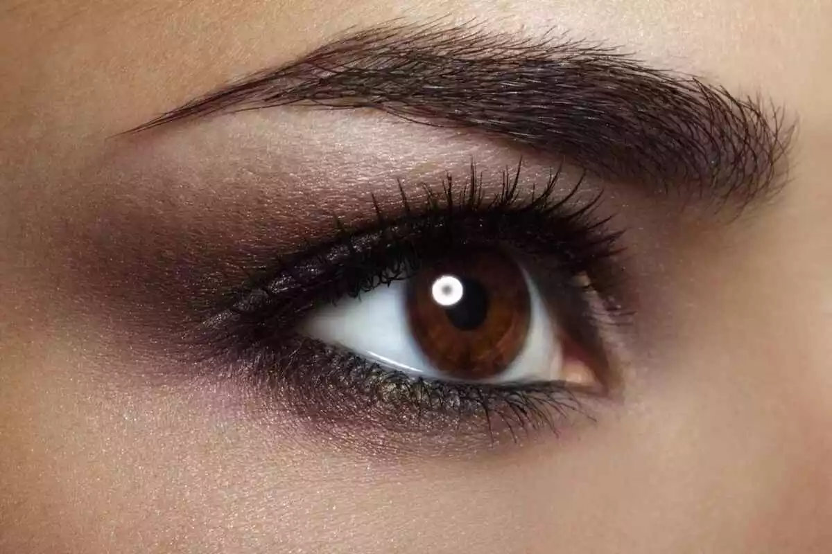 8 Pasos de Maquillaje para Ojos Marrones