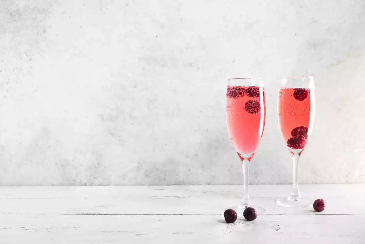 Dos copas de champagne kir royal