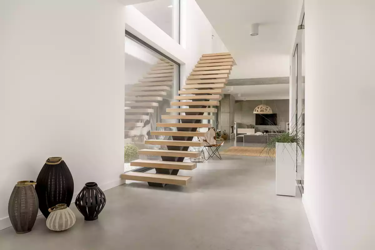 Escaleras de madera con peldaños flotantes