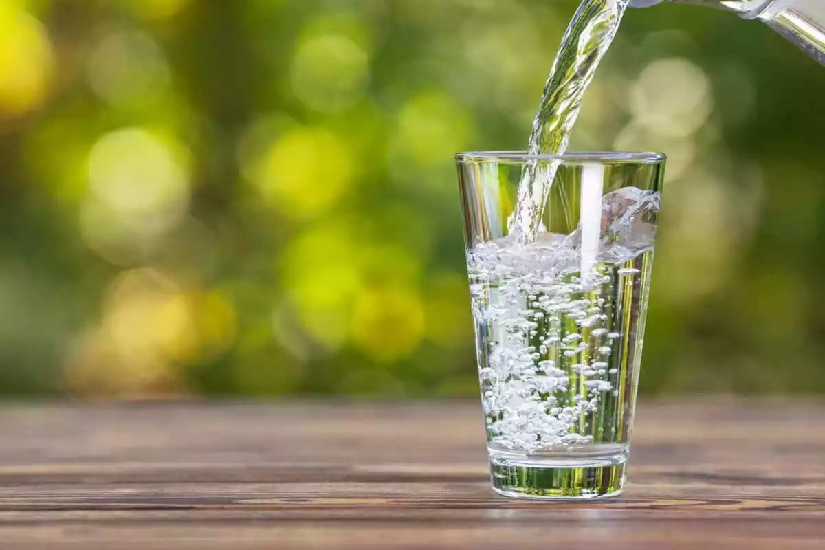 Los 10 Beneficios de Tomar Agua